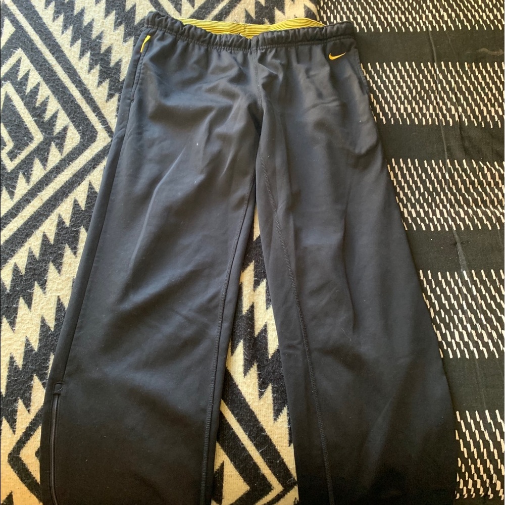 Large Nike Livestrong sweatpants